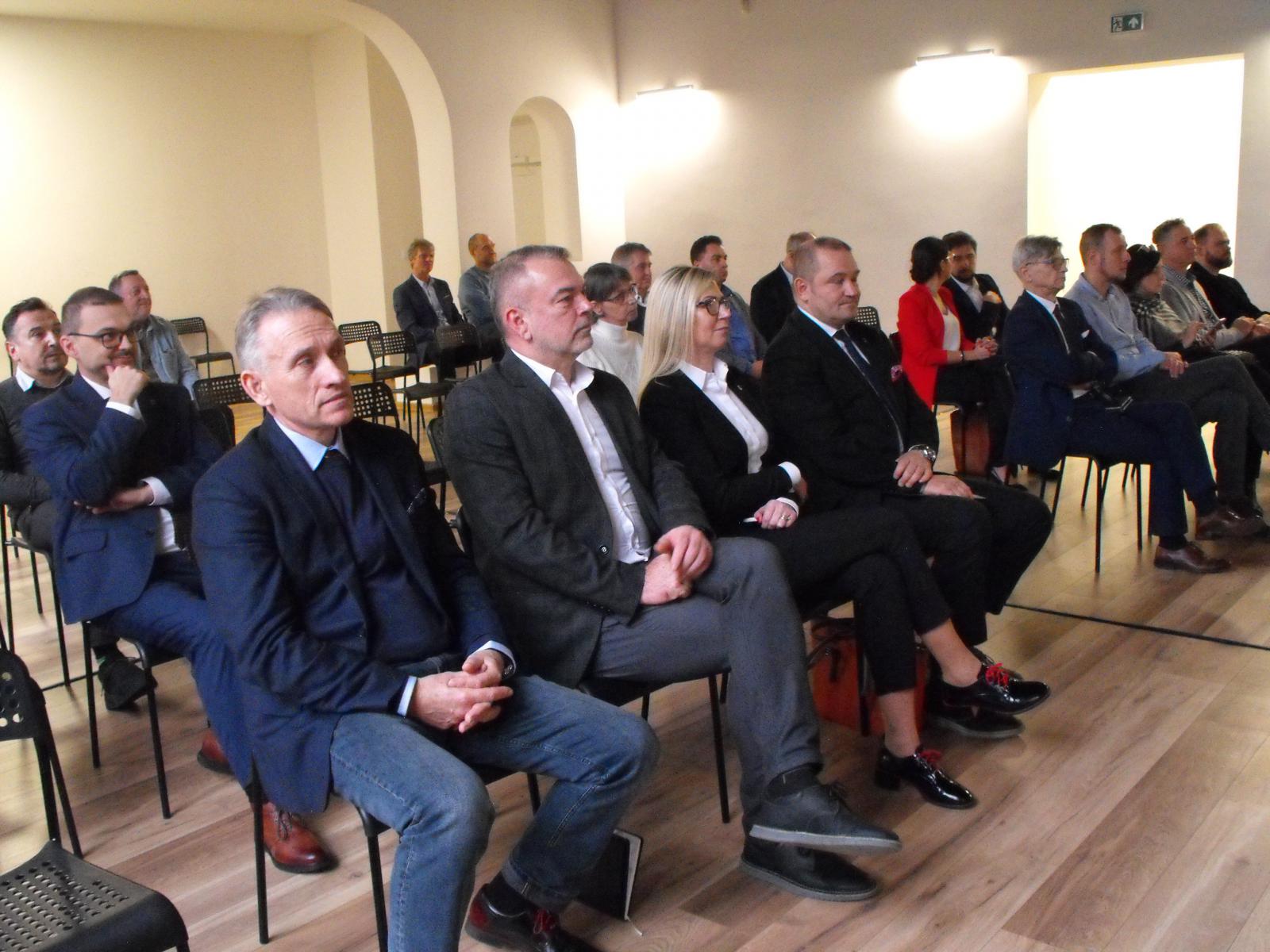 Fotografia z pierwszego w 2023 roku spotkania Burmistrza Sebastiana Witka z przedsiębiorcami