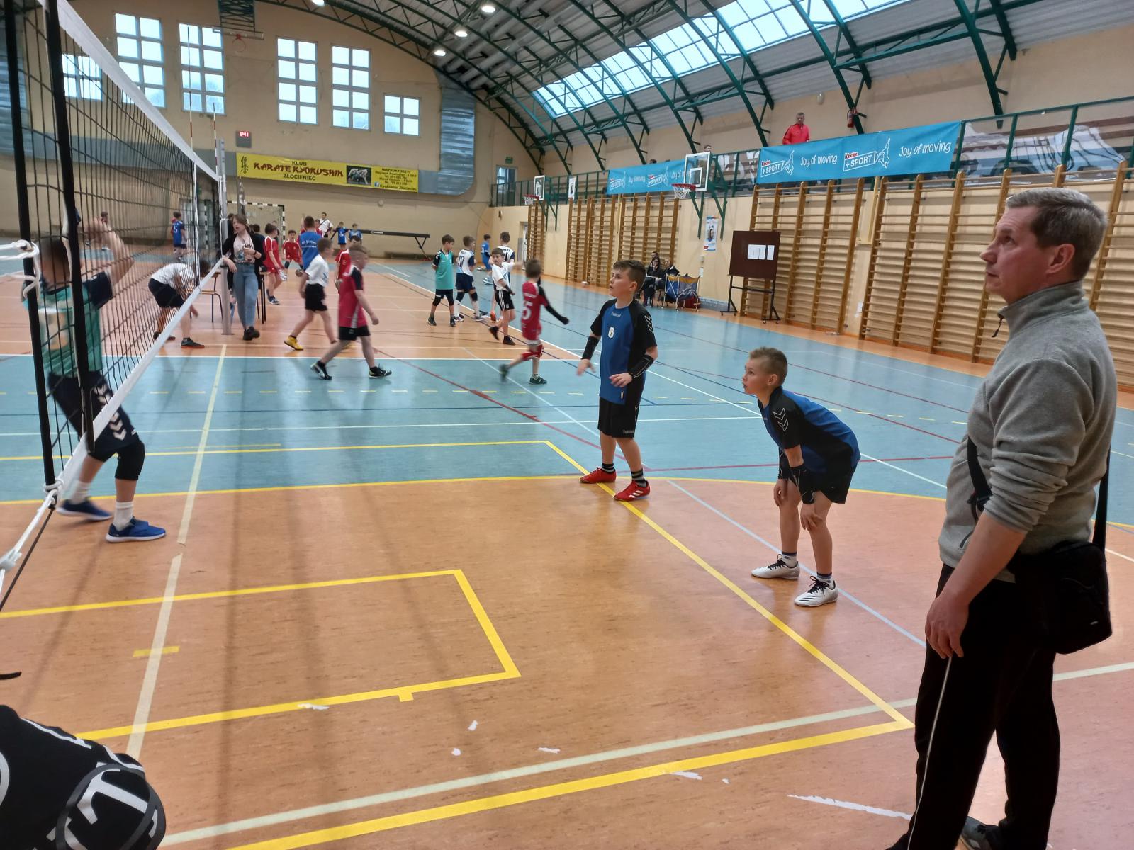 Turniej półfinałowy Mistrzostw Województwa w mini piłce siatkowej w kat. ,,dwójek' chłopców - Kinder Joy of Moving
