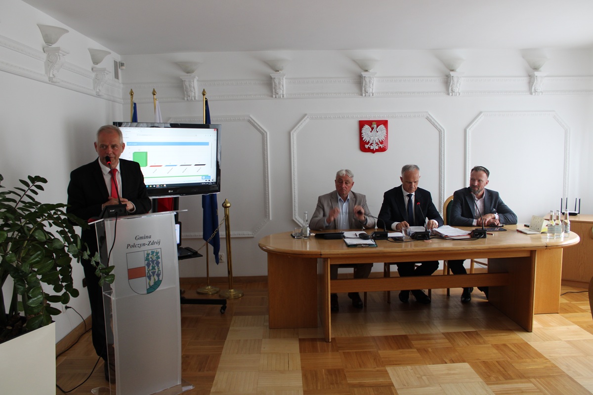 Burmistrz Połczyna-Zdroju z absolutorium i wotum zaufania