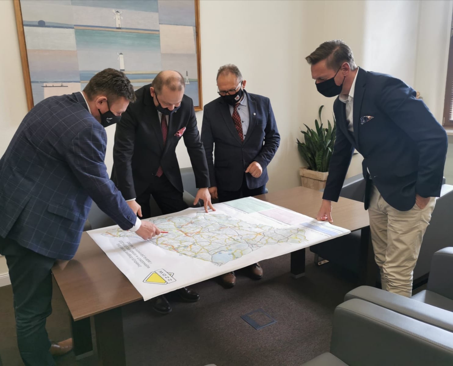 Burmistrz Połczyna-Zdroju podczas rozmów u Marszałka Województwa w sprawie dróg