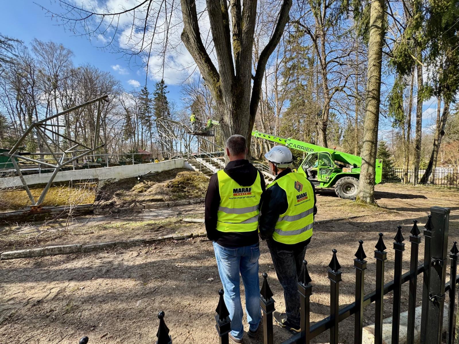 Rozpoczęto rozbiórkę stalowych elementów amfiteatru