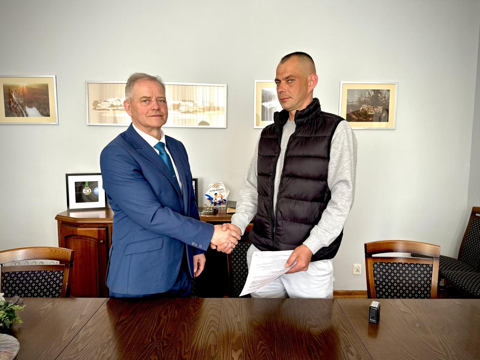 Podpisanie umowy na remont świetlicy w Bronowie