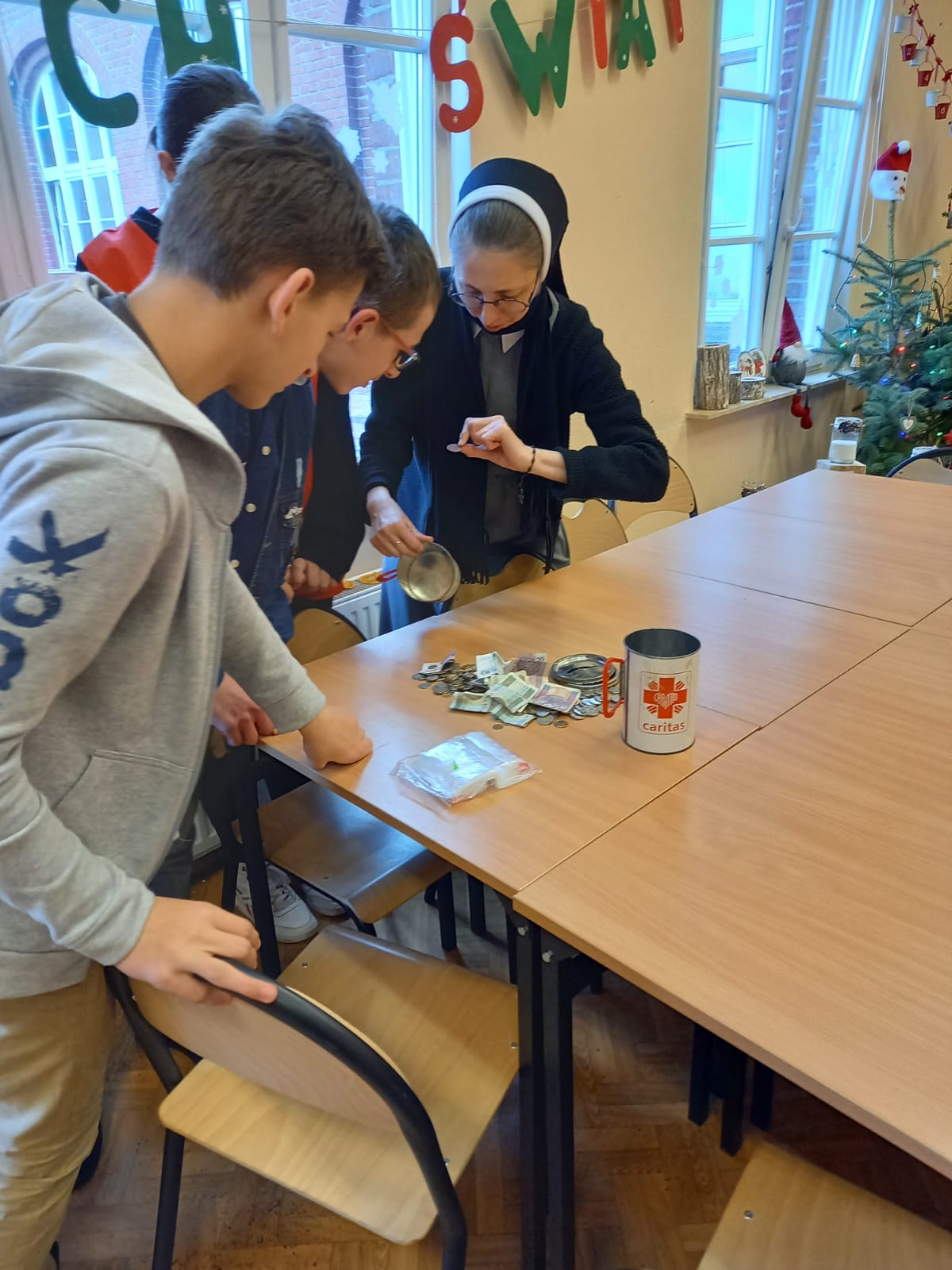 Komisyjne przeliczanie uzbieranych pieniędzy