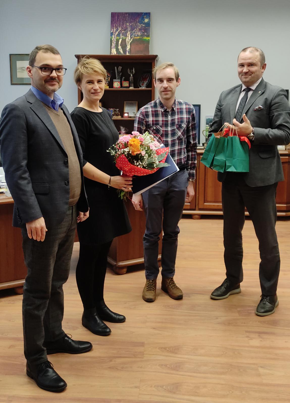 Tata trojaczków z wizytą w Ratuszu