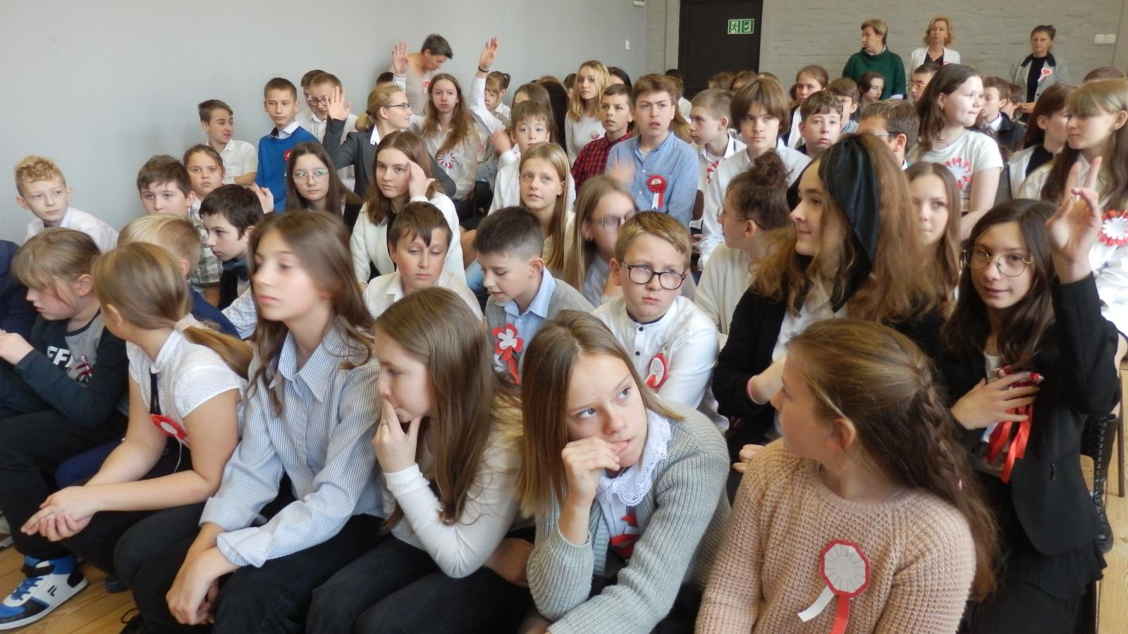 Udział klas w apelu