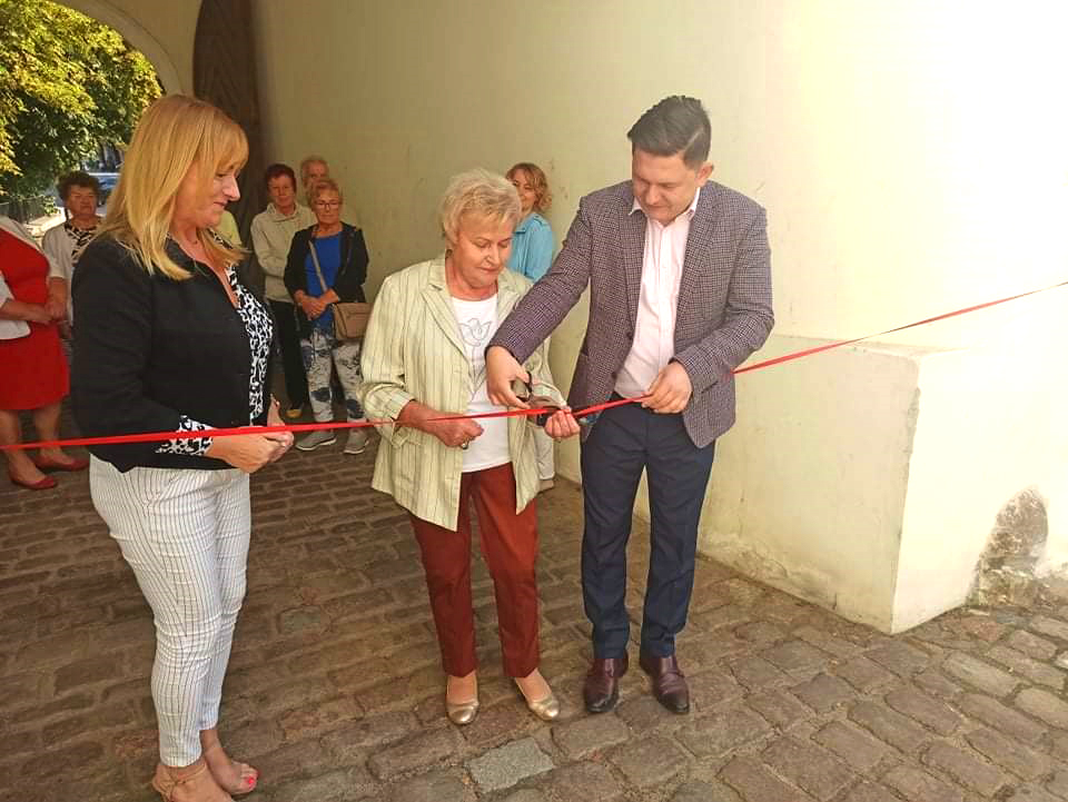 „Ławeczka dla Seniora” na zamkowym dziedzińcu