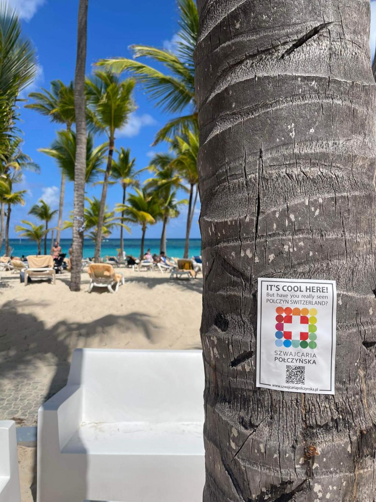 Zdjęcie z Dominikany z wlepką o Szwajcarii Połczyńskiej