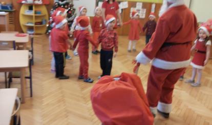 Żuczki bardzo ucieszyły się ze spotkania z Mikołajem