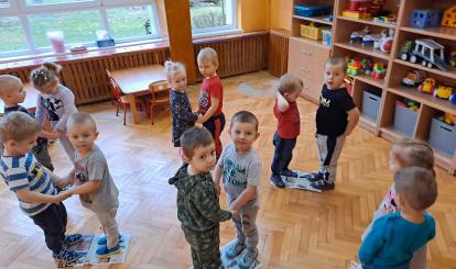 Gazetowy taniec Biedronek