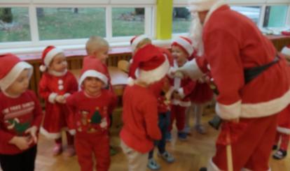 Jako pierwsze odwiedził najmłodsze dzieci z grupy Biedronki