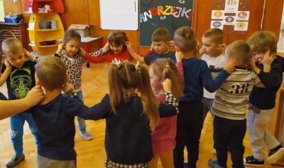 Tańczymy labada - wesoła  zabawa Żuczków