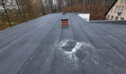 Na dachu położono nową papę