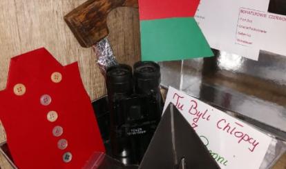 Jedno z pudełek z lekturą