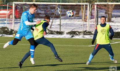 Sobotni mecz kontrolny rozegrany w Wałczu / fot. Kamil Halec