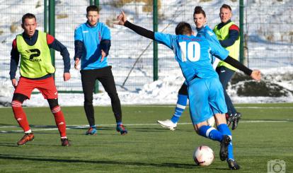 Sobotni mecz kontrolny rozegrany w Wałczu / fot. Kamil Halec