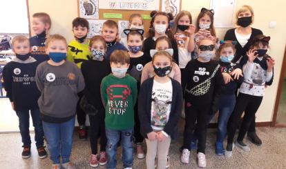 Wspólne zdjęcie organizatorów II a z wychowawczynią