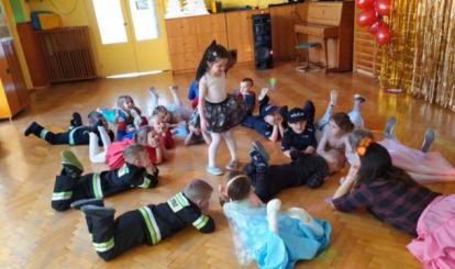 Zabawa karnawałowa w grupie Żuczki