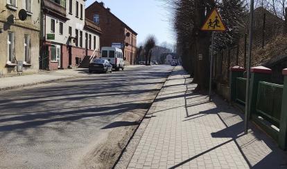 Chodnik przy ulicy Piwnej