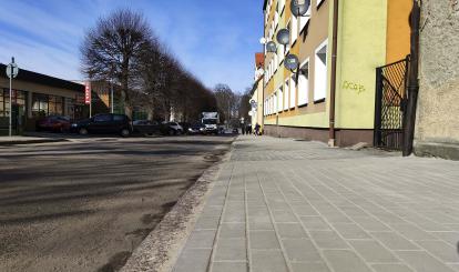 Chodnik przy ulicy Piwnej