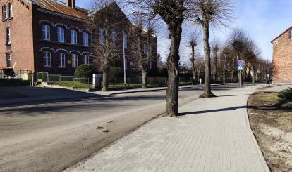 Chodnik przy ulicy Piwnej