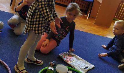 Żuczki segregują śmieci