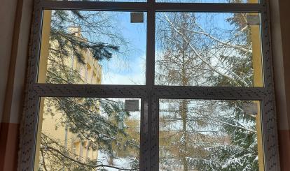 Wstawiane są nowoczesne ciepłe okna