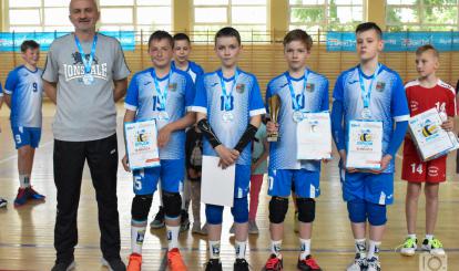 Turnieje finałowe mini piłki siatkowej chłopców w kategorii "dwójek" i "trójek"