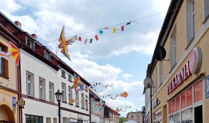 Latawce na połczyńskim deptakiem