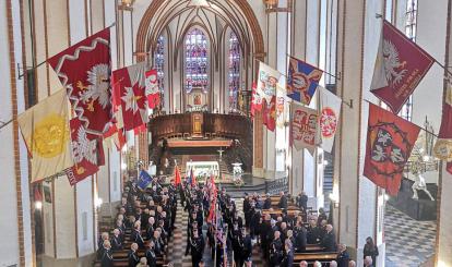 Kameralny Chór Mieszany "CANTUS" pod batutą Bolesława Kurka, działający przy Centrum Kultury w Połczynie-Zdroju, wziął udział w uroczystościach z okazji Jubileuszu 100-lecia ZOSP RP