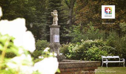 Figurka "Grajka" w Parku Zdrojowym w Połczynie-Zdroju