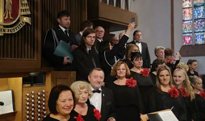 Kameralny Chór Mieszany "CANTUS" pod batutą Bolesława Kurka, działający przy Centrum Kultury w Połczynie-Zdroju, wziął udział w uroczystościach z okazji Jubileuszu 100-lecia ZOSP RP