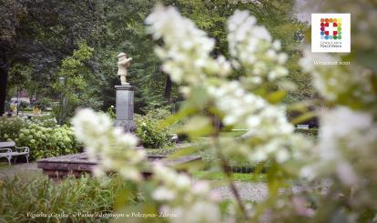 Figurka "Grajka" w Parku Zdrojowym w Połczynie-Zdroju