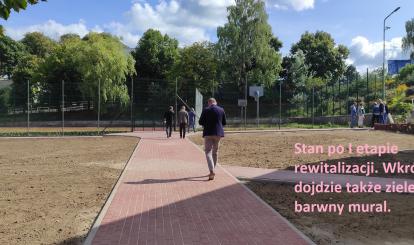 Stan po I etapie rewitalizacji. Wkrótce dojdzie także zieleń i barwny mural