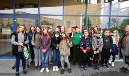 Klasa VIIa przed Centrum Nauki Cordis