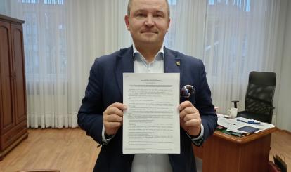 Burmistrz prezentuje uchwałę