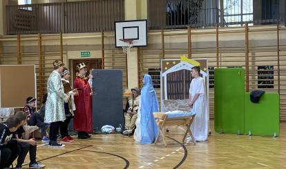 Międzyszkolny Konkurs Kolęd i Pastorałek w Redle, przedstawienie świąteczne