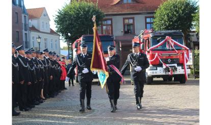 Nowy średni samochód ratowniczo-gaśniczy dla OSP Połczyn-Zdrój o wartości prawie miliona złotych