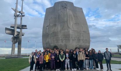 Uczniowie Szkoły Podstawowej z Redła, wizyta w Gdańsku, Westerplatte