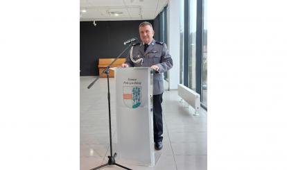 UROCZYSTE POŻEGNANIE ZE SŁUŻBĄ KOMENDANTA KOMISARIATU POLICJI W POŁCZYNIE-ZDROJU PODINSP. TOMASZA MOŻDŻENIA