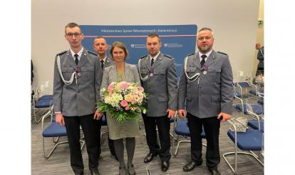 POLICJANCI Z KOMISARIATU POLICJI W POŁCZYNIE-ZDROJU NA UROCZYSTOŚĆ WRĘCZENIA MEDALI IM. PODKOMISARZA POLICJI ANDRZEJA STRUJA Z UDZIAŁEM MINISTRA MARIUSZA KAMIŃSKIEGO