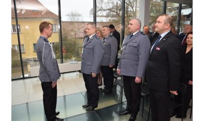 UROCZYSTE POŻEGNANIE ZE SŁUŻBĄ KOMENDANTA KOMISARIATU POLICJI W POŁCZYNIE-ZDROJU PODINSP. TOMASZA MOŻDŻENIA
