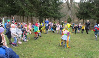 Przedszkolaki żegnają zimę 