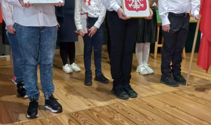 Apel z okazji Świąt Majowych w Szkole Podstawowej nr 1 im. Adama Mickiewicza
