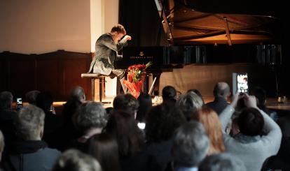 Koncert Szymona Nehringa w Połczynie-Zdroju Prawym Okiem Piotra Burzyńskiego