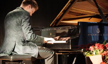 Koncert Szymona Nehringa w Połczynie-Zdroju Prawym Okiem Piotra Burzyńskiego