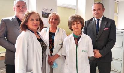 Międzynarodowy Dzień Pielęgniarek i Położnych- Burmistrz Połczyna-Zdroju Sebastian Witek wraz ze Skarbnikiem Gminy Rafałem Fischerem odwiedzili palcówki ochrony zdrowia 