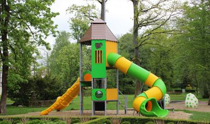 Nowy plac zabaw w Parku Zdrojowym w Połczynie-Zdroju