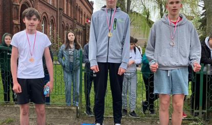 Szkolny Bieg Patriotyczny z okazji 3 Maja przy Szkole Podstawowej nr 1 im. Adama Mickiewicza w Połczynie-Zdroju