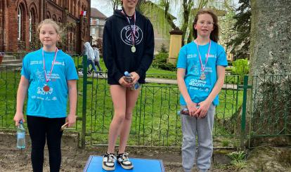 Szkolny Bieg Patriotyczny z okazji 3 Maja przy Szkole Podstawowej nr 1 im. Adama Mickiewicza w Połczynie-Zdroju