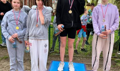 Szkolny Bieg Patriotyczny z okazji 3 Maja przy Szkole Podstawowej nr 1 im. Adama Mickiewicza w Połczynie-Zdroju